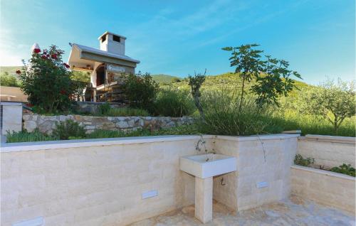 a sink on a wall in front of a house at Amazing Home In Kastel Stafilic in Plano