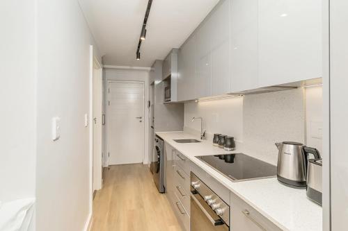 Dapur atau dapur kecil di Newlands Peak Living Apartments