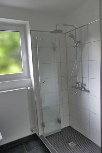 Ένα μπάνιο στο Ferienwohnung Dahner-Felsenland