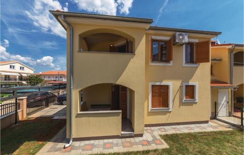 One-Bedroom Apartment In Fazana