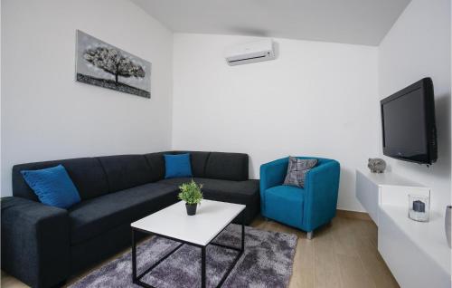 Two-Bedroom Apartment In Kastel Gomilica