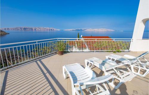 Nice Apartment In Svjuraj With Kitchen