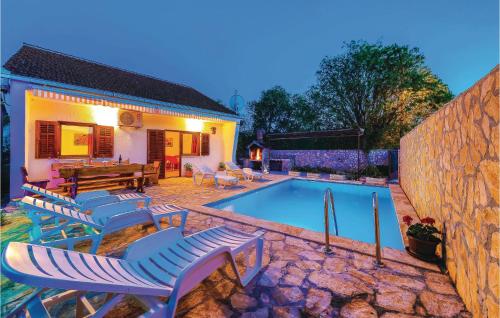 Cozy Home In Primorski Dolac With Wifi