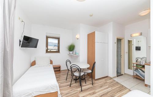 Awesome Apartment In Kastel Stafilic With Wifi