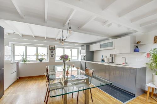 Paris Super Loft Overtop