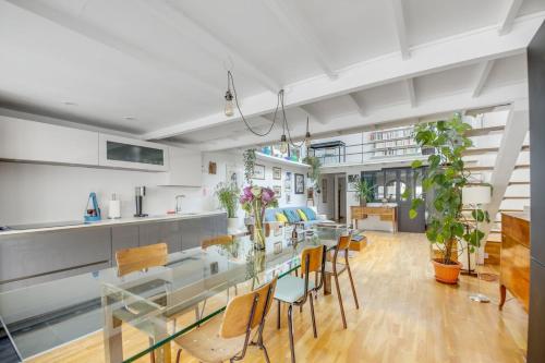 Paris Super Loft Overtop