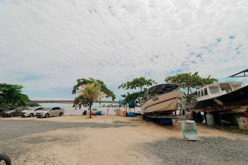 Gallery image of Riverbank Dungun Guesthouse & Cafe in Dungun