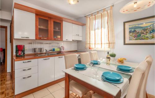 Beach Front Apartment In Crikvenica With Wifi
