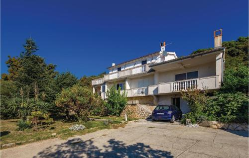 Awesome Apartment In Supetarska Draga