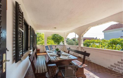 a porch with a table and chairs on a balcony at Beautiful Apartment In Pinezici in Pinezici