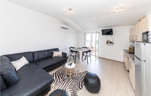 Nice Apartment In Kastel Luksic With Wifi