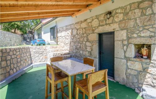 Patio nebo venkovní prostory v ubytování Gorgeous Home In Metkovic