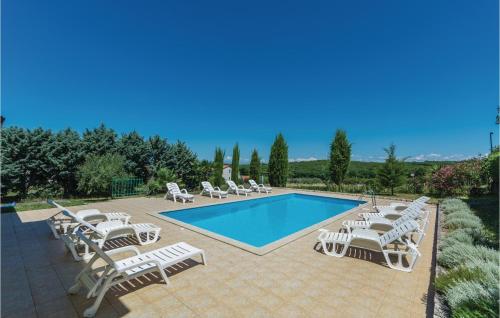 Swimmingpoolen hos eller tæt på Apartment Mugeba Ii