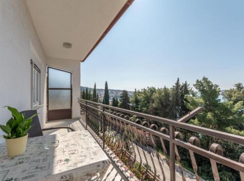 Charming Trogir Apartments with Balcony