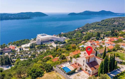 Six-Bedroom Holiday Home In Orasac