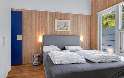 Postel nebo postele na pokoji v ubytování Amazing Home In Nykøbing Sj With Sauna