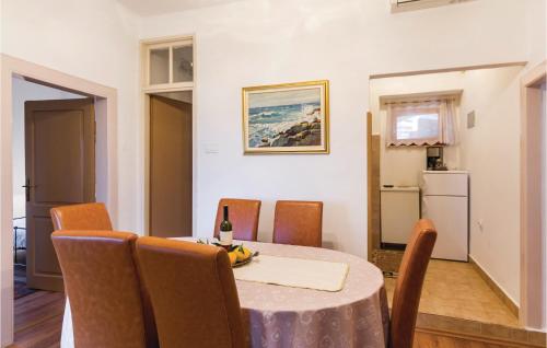 Posezení v ubytování Two-Bedroom Apartment In Banjole