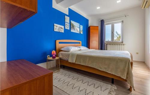 3 Bedroom Beautiful Apartment In Pula