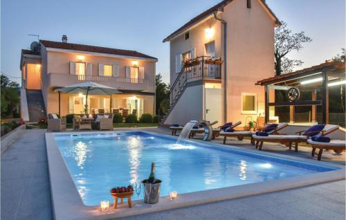 Pet Friendly Home In Karakasica