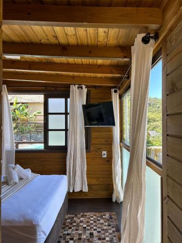 Ένα ή περισσότερα κρεβάτια σε δωμάτιο στο Pousada Morada Porto Verde