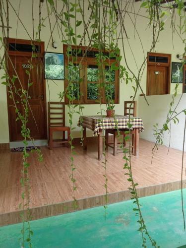 Piscina a Udesh Guest o a prop