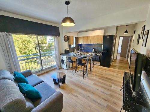 Central Riverside Escape Charming 1- Bedroom Flat