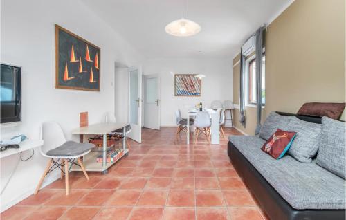 2 Bedroom Cozy Apartment In Novi Vinodolski