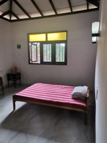 Postel nebo postele na pokoji v ubytování Jayantha House