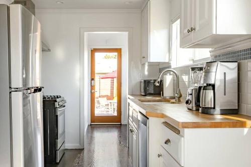 Perfect Venice Beach Vacation Home for Couples and Families photo 12