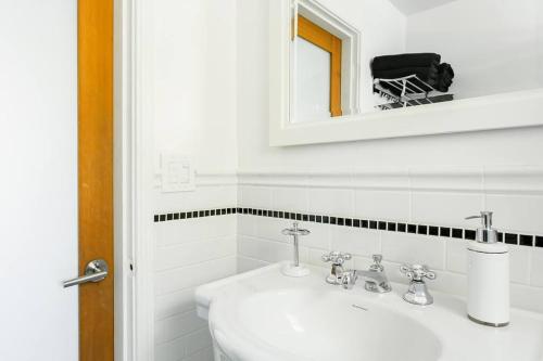 Perfect Venice Beach Vacation Home for Couples and Families photo 9