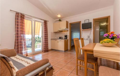 Lovely Apartment In Sveti Filip I Jakov