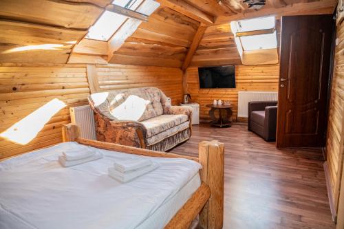 Postel nebo postele na pokoji v ubytování Kisva Hotel