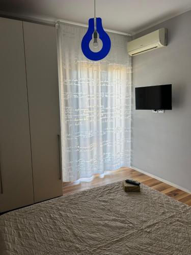 Televisyen dan/atau pusat hiburan di B&B SerAngi - il piacere di sentirsi a casa