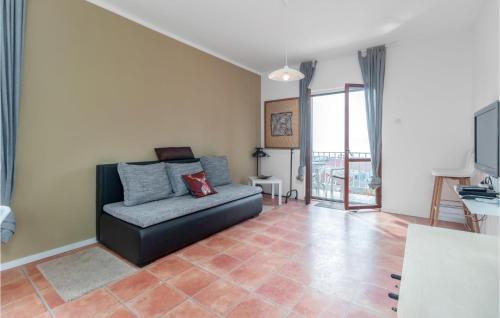 2 Bedroom Cozy Apartment In Novi Vinodolski
