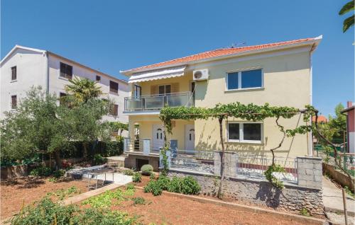 Two-Bedroom Holiday Home In Zadar