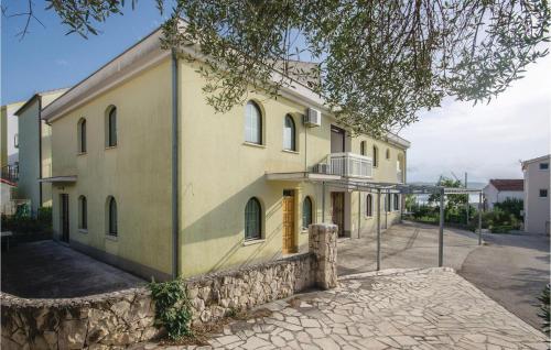 Nice Apartment In Okrug Gornji With Wifi