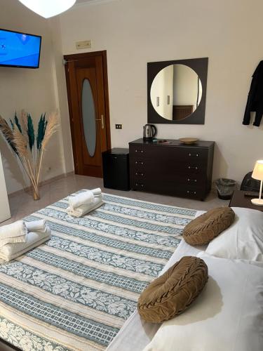 Een bed of bedden in een kamer bij Jordan Home FREE CONCIERG SERVICE