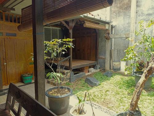 Omah Adem Homestayにある庭