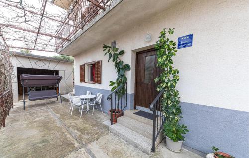 1 Bedroom Cozy Apartment In Trogir