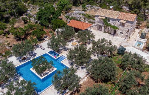 2 Bedroom Lovely Home In Blato