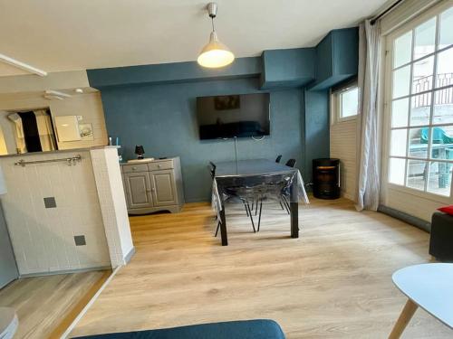Η κουζίνα ή μικρή κουζίνα στο Appartement 2 ch - hyper centre Cauterets