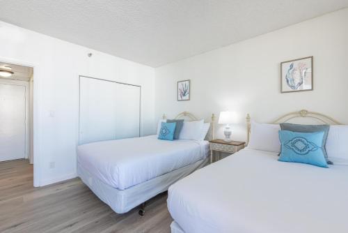 Postel nebo postele na pokoji v ubytování Surfside 704 2BR 2BA flr 7 8