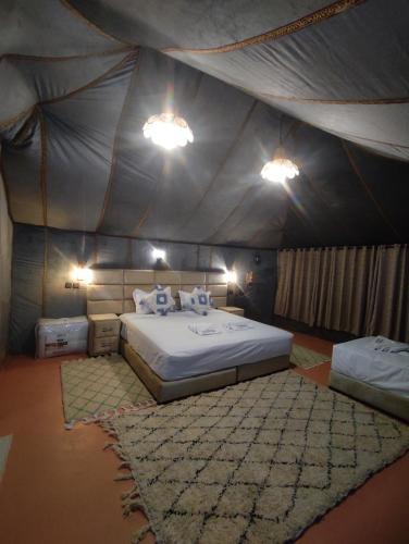 Postel nebo postele na pokoji v ubytování Lucky luxury Camp