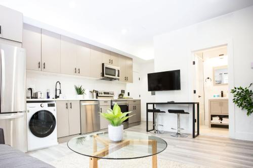 Dapur atau dapur kecil di Charming Capitol Hill Home with Stunning Views!
