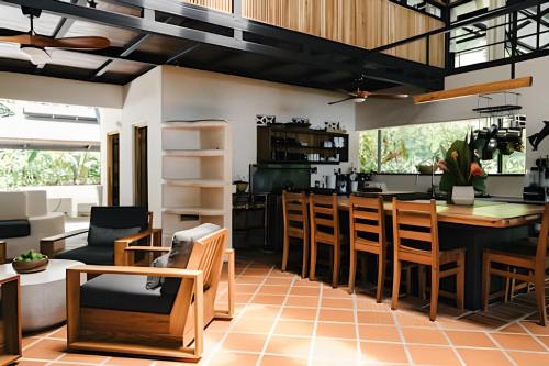 a kitchen and living room with a table and chairs at Tumbo Resort in Cabo Matapalo