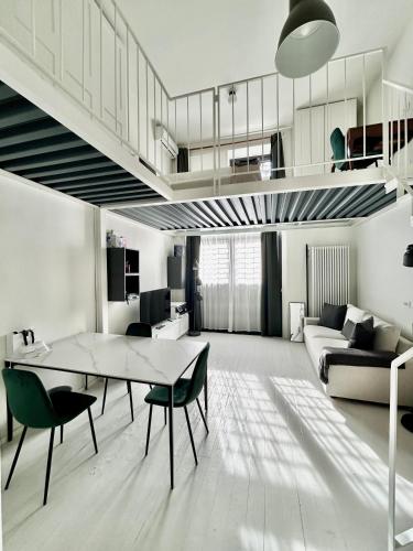 Vercelli-Solari, Design district, Metro M1 8min a piedi