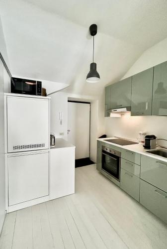 Vercelli-Solari, Design district, Metro M1 8min a piedi