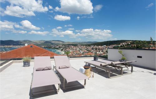 Cozy Apartment In Okrug Gornji With Swimming Pool
