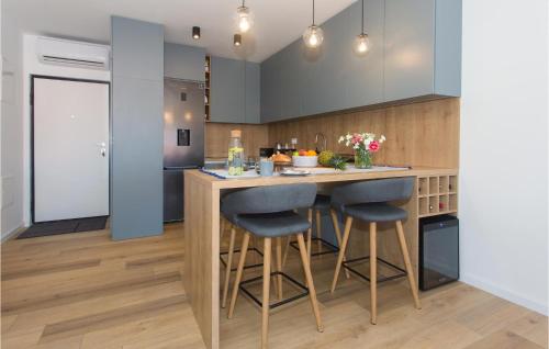 Cozy Apartment In Okrug Gornji With Swimming Pool