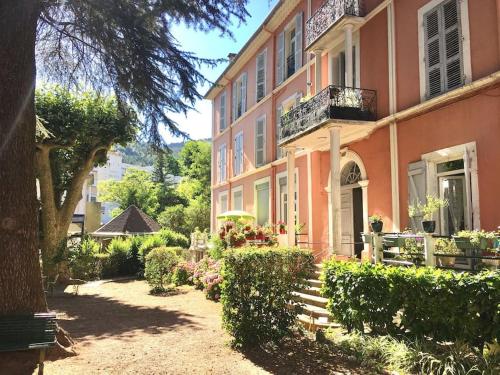 Grand T2 lumineux rénové Lamalou centre